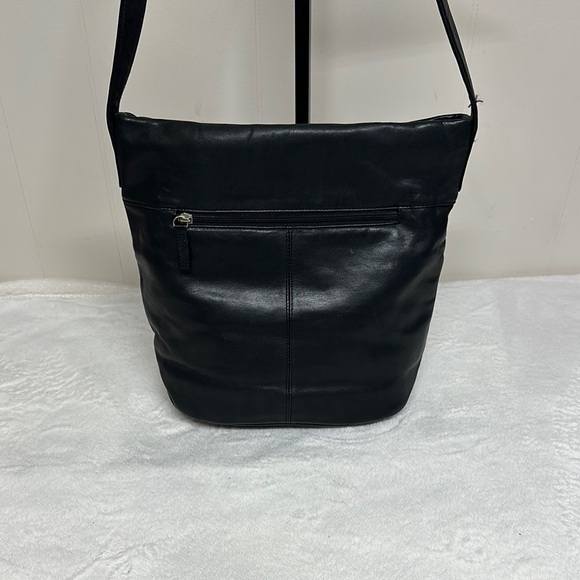 Stone Mountain Black Shoulder Bag Sleek Minimalist Design - Picture 3 of 16
